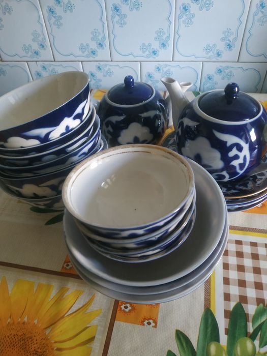 Набор посуды почти новый.