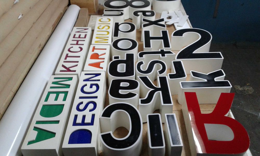 Световые  буквы, световые короба-лайтбокс, стенд.Наружная реклама.