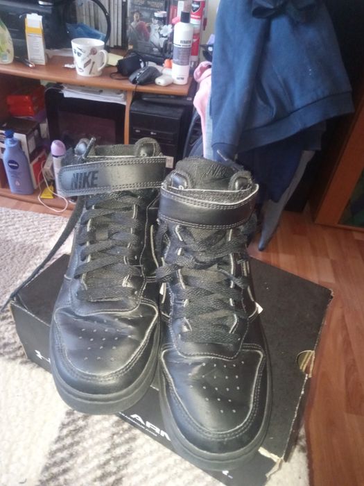 Adidași nike că noi