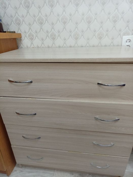 Продаю  1 комод  , продаю угловой шкаф