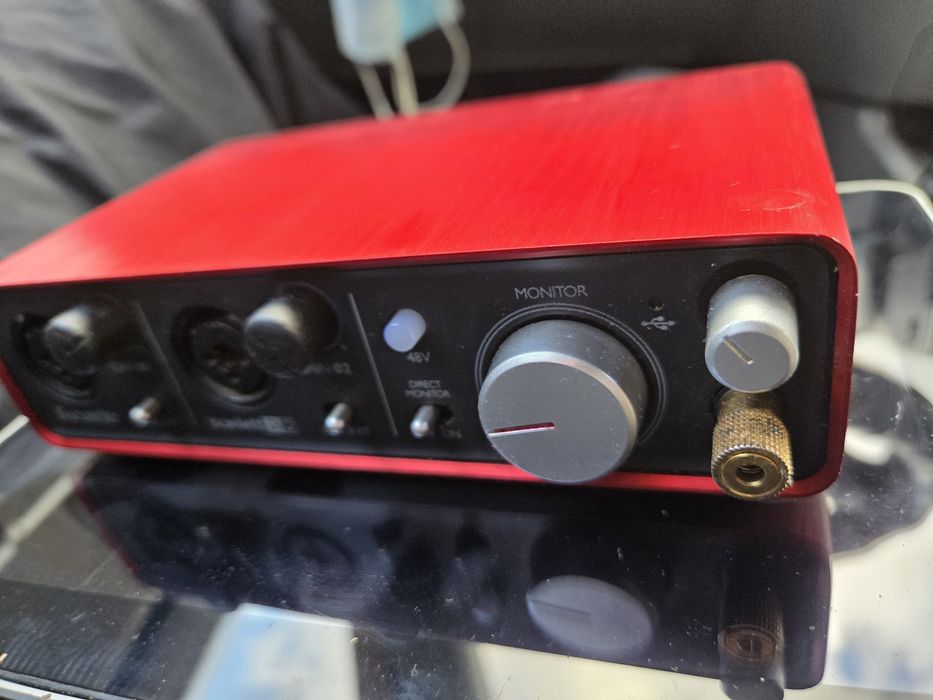Външна звукова карта focusrite 2i2