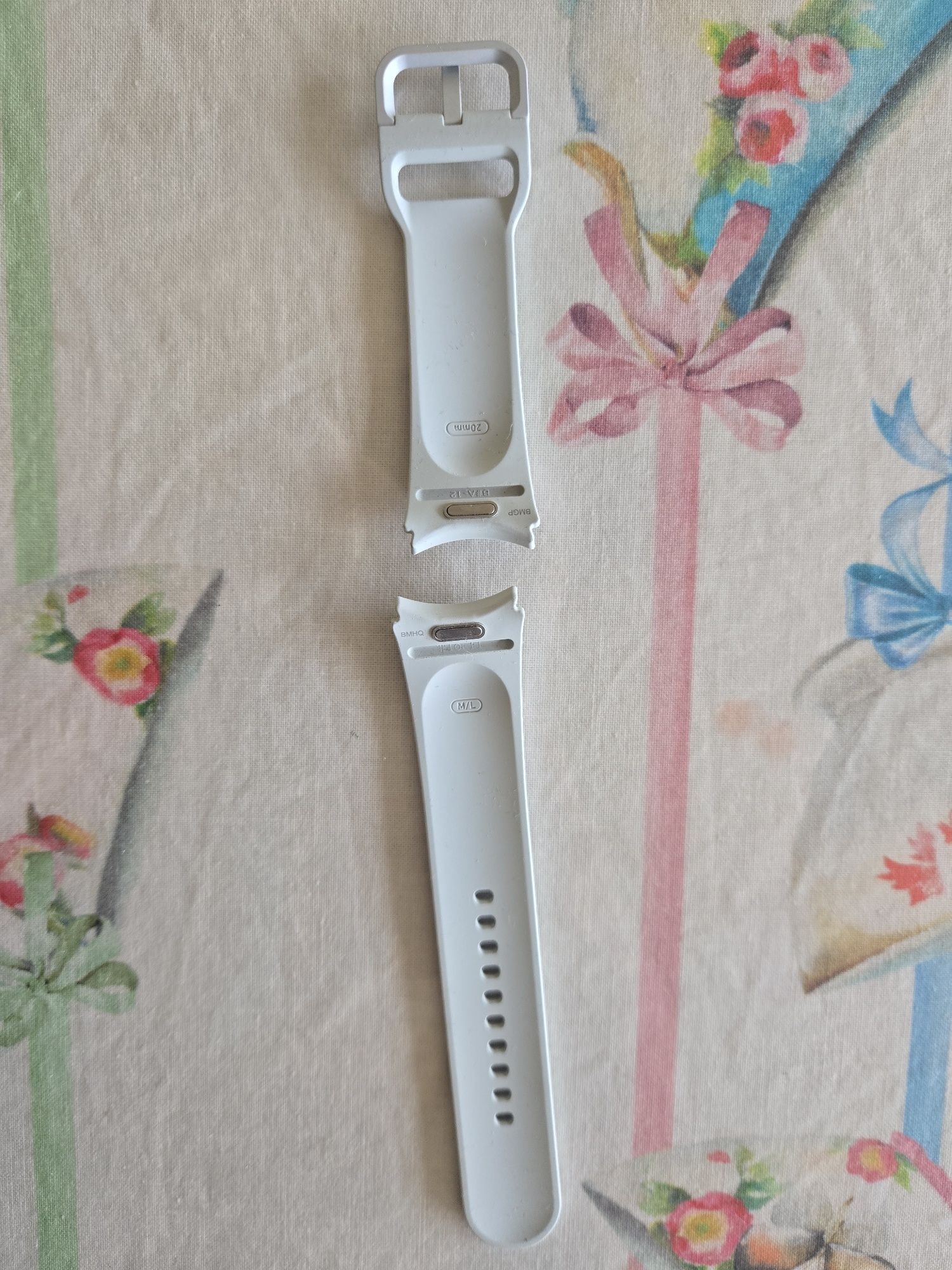 Продавам оригинална силиконова каишка за смар часовник Samsung Watch 6
