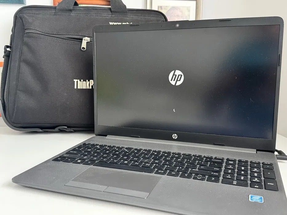 HP Laptop + Geanta