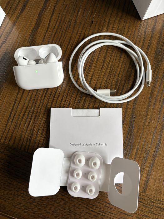 Airpods pro 2 cu fir de incarcare