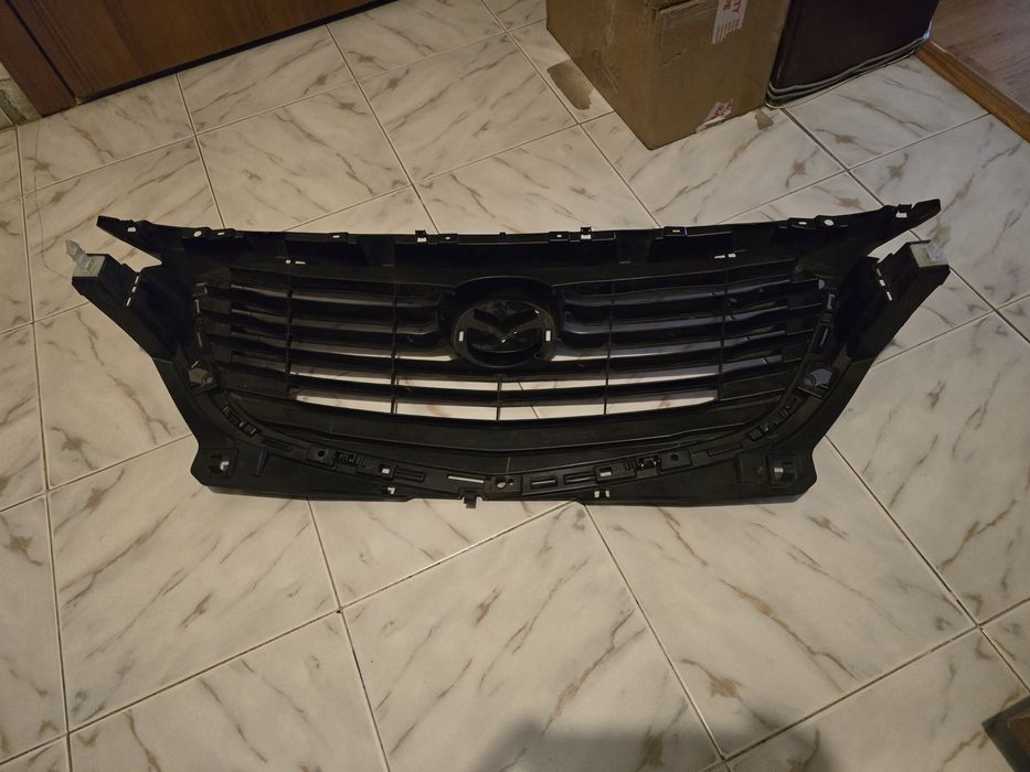 РЕШЕТКА ЗА РАДИАТОР на Mazda / Мазда сх-3