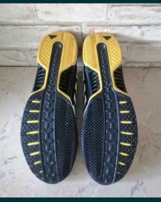 Adidas numarul 47-48