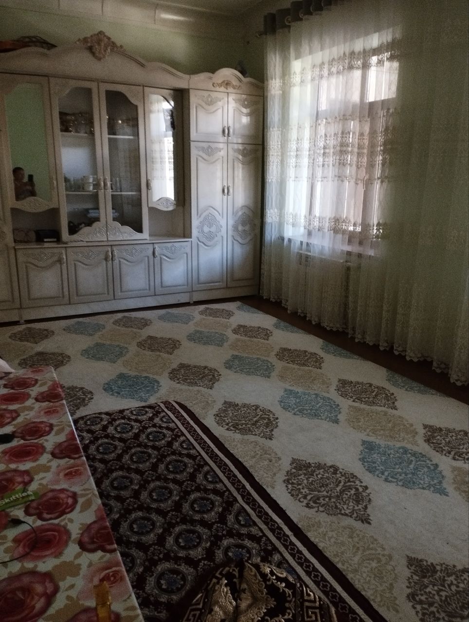 Uy sotiladi 6 sutik 5 xona Eski shaharda