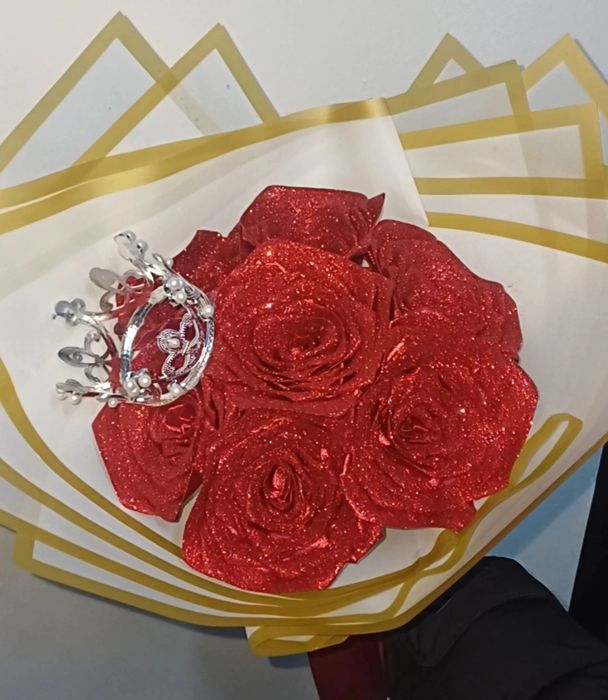 Buchet din 7 trandafiri de satin