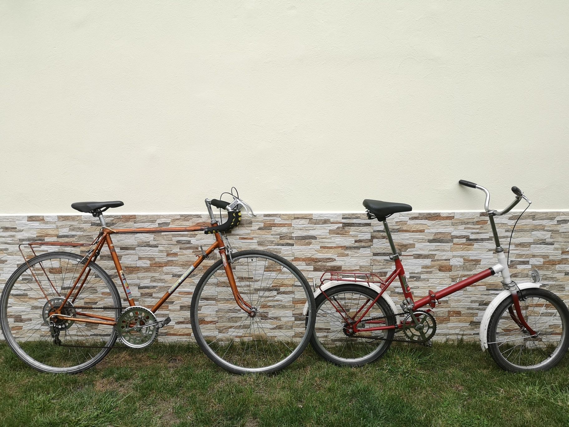 Bicicleta Cursiera Sputnik ruseasca si bicicleta pliabila Pegas Practi