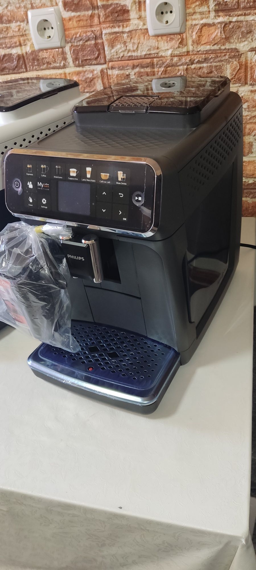 Espressor automat Philips seria 5400 touchscreen LatteGo bonus