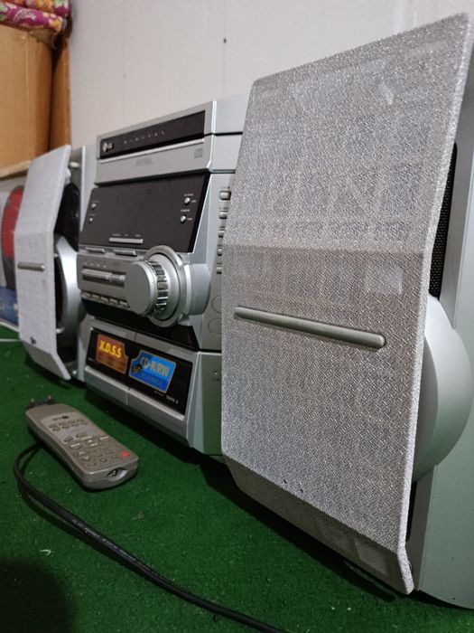 Музыкальный центр LG в хорошем состоянии.