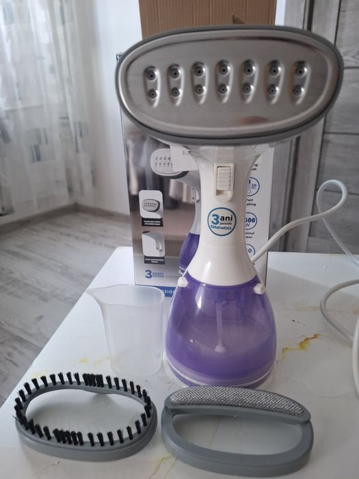 Aparat de călcat vertical cu aburi