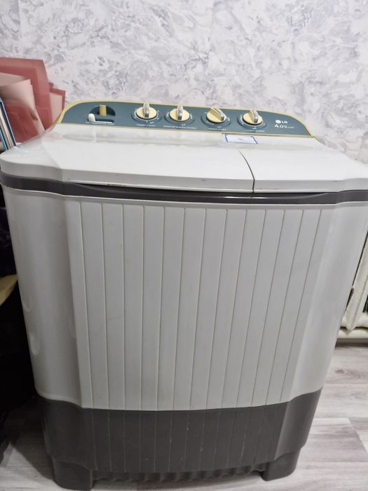 Продам машинку полуавтомат 4кг Lg
