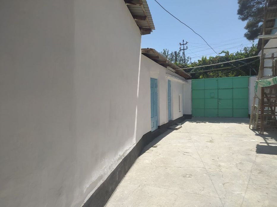 Продается дом на земельном участке.