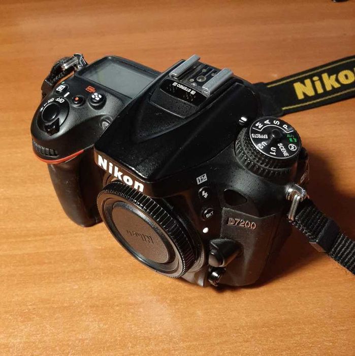 Продам фотоаппарат Nikon D7200 (тушка)