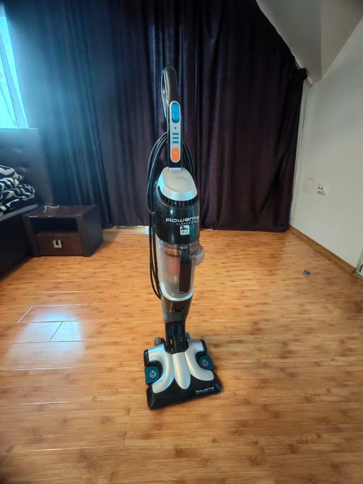 Vând aspirator vertical Rowenta Clean&Steam