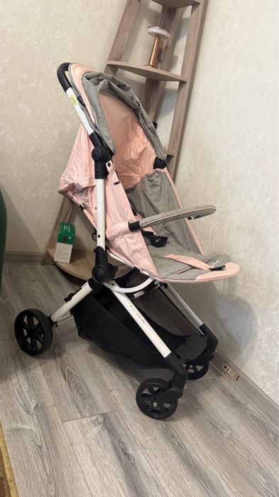 Детская коляска Б/У, высокого качества, без царапин, почти новая