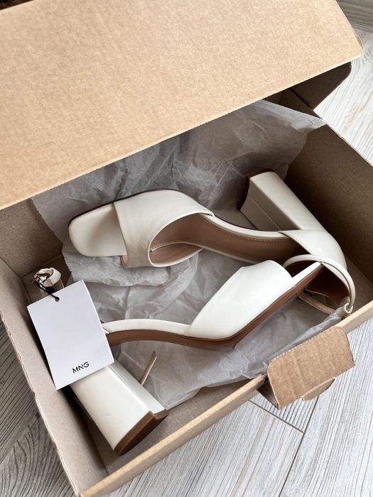 Нови дамски сандали с широк ток MANGO