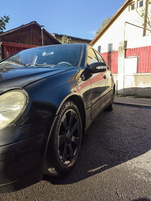 Vând sau schimb Mercedes e class c180 kompersor