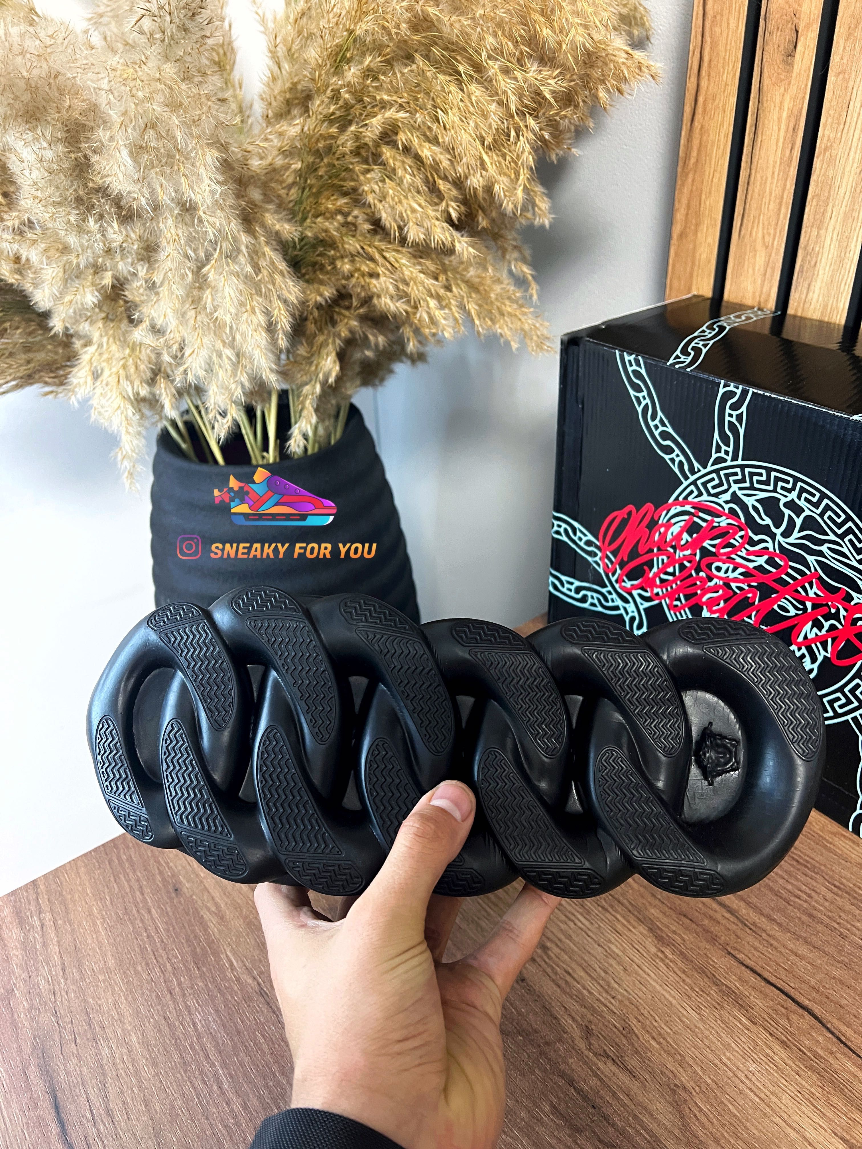 38-44 Versace Chain Reaction BlackRed