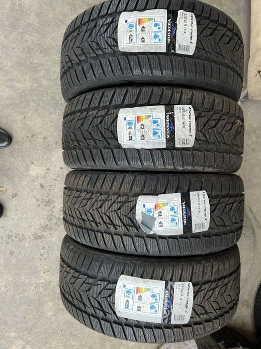 vând 4 anvelope 245/40/19 vredestein de iarnă noi