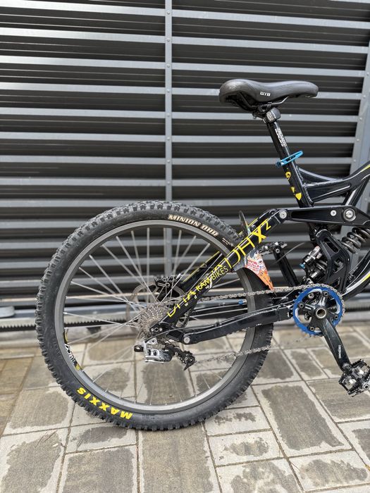 Bicicleta Downhill RAM DHX 2 + casca fullface THE carbon