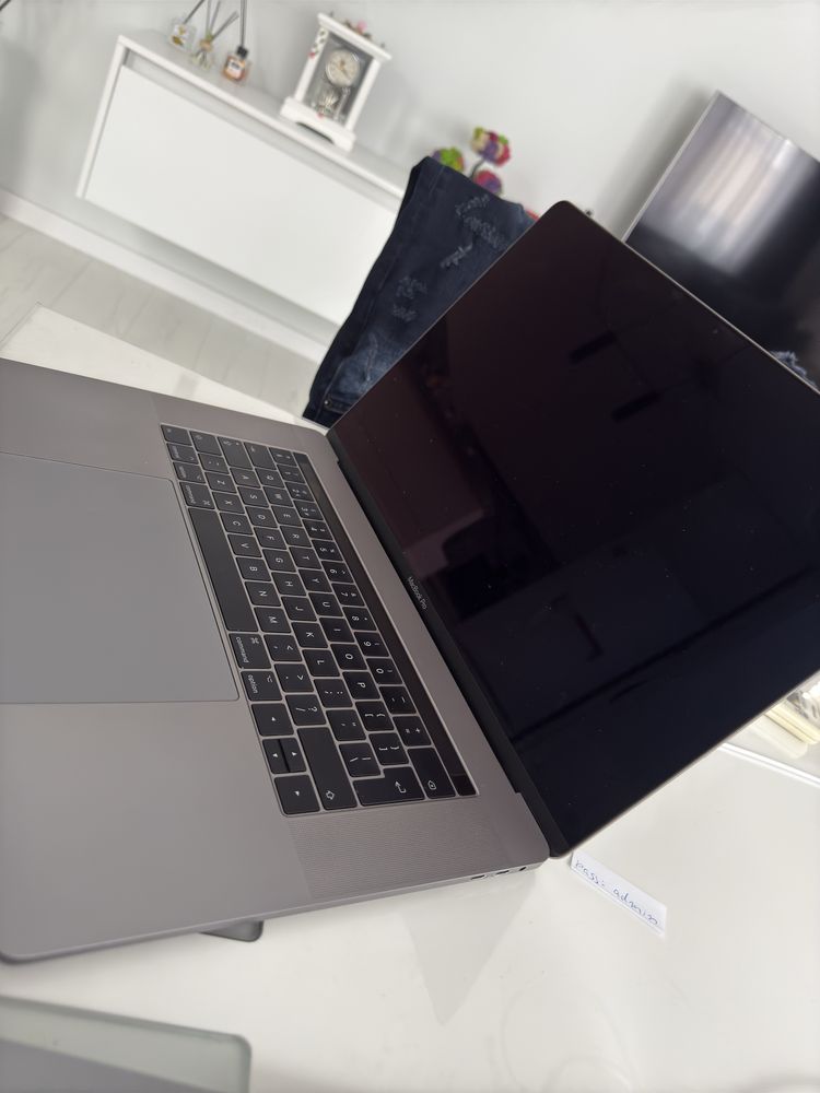 Macbook pro 15" A1707 (2017)