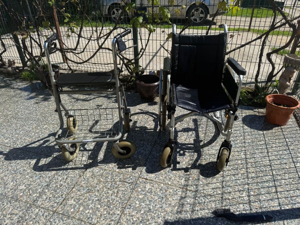carucior rotile,cadru , pampersuri si saltea anties.