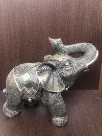 Голям Слон с декорация