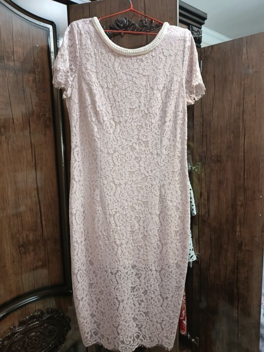 Вечернее кружевное платье