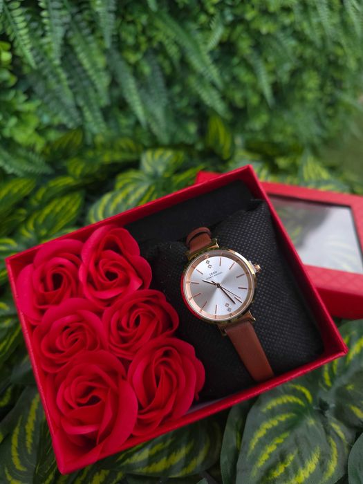Подаръчен комплект часовник IBSO + рози