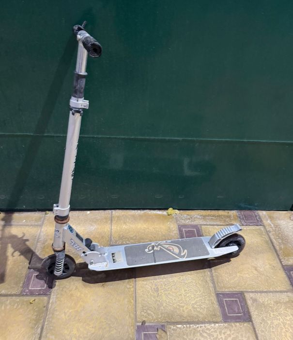 Самокат детский серый