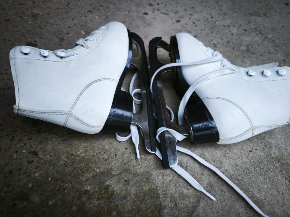 Vând patine artistic Oxelo 31-32 și Riedell 36