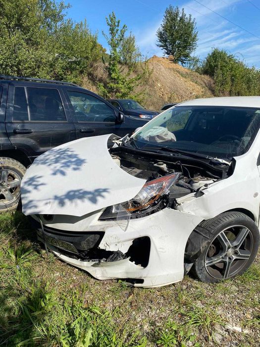 Vând  Mazda 3, avariată