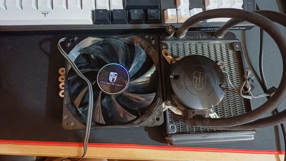 Продам водяное охлаждение Deepcool maelstrom 120T