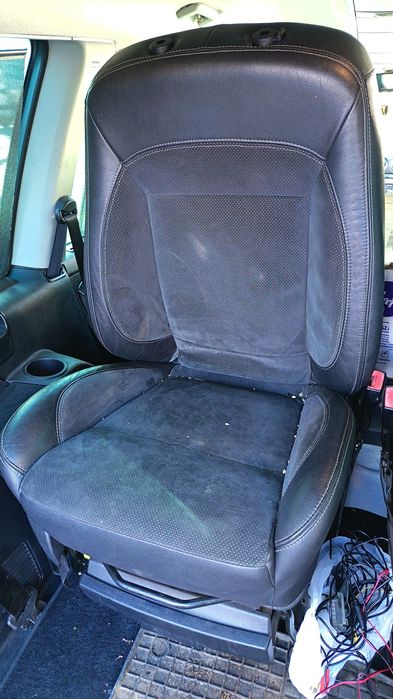 Седалки за Форд кожа и Ел.