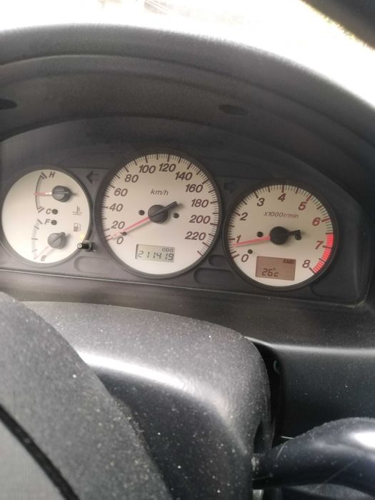 Продавам Мазда 323 Ф