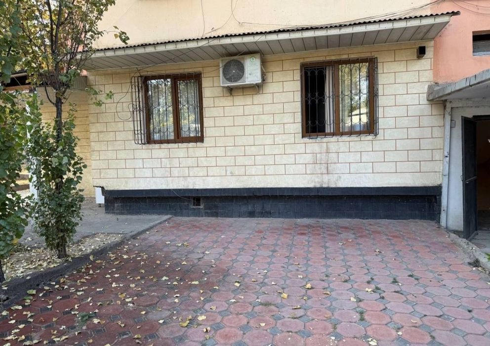 Продам своя чил 14 кв 1 хона 1 этаж 4 этажлий дом 42 м2