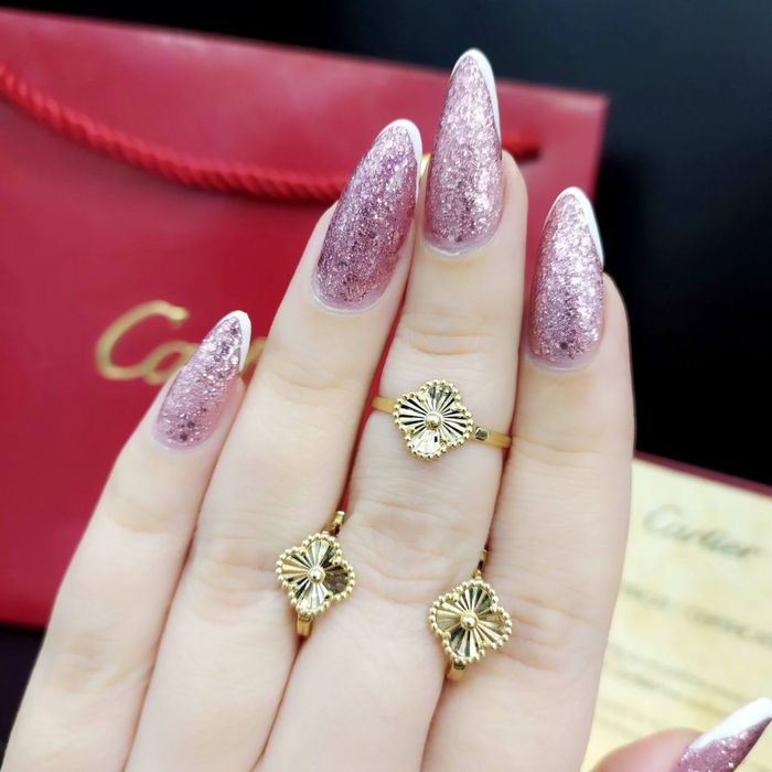 Золотой шикарный комплект. Золото 585 Есть доставка.