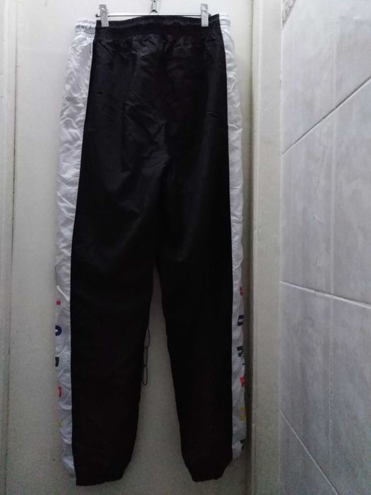 ОТДАМ ДАРОМ штаны. Спортивные, мужские. Фирменные, р48/50, плащевка Бу