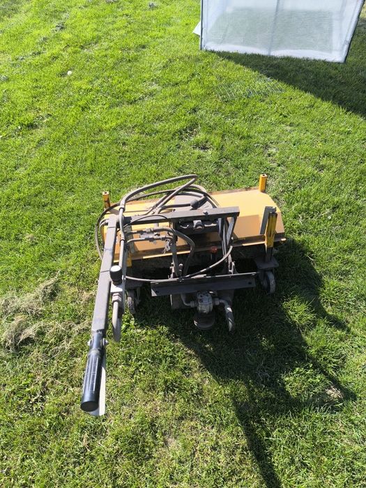 Perie pentru tractor gazon