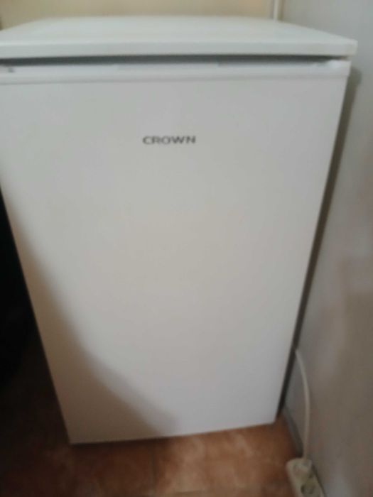 Малък хладилник  CROWN