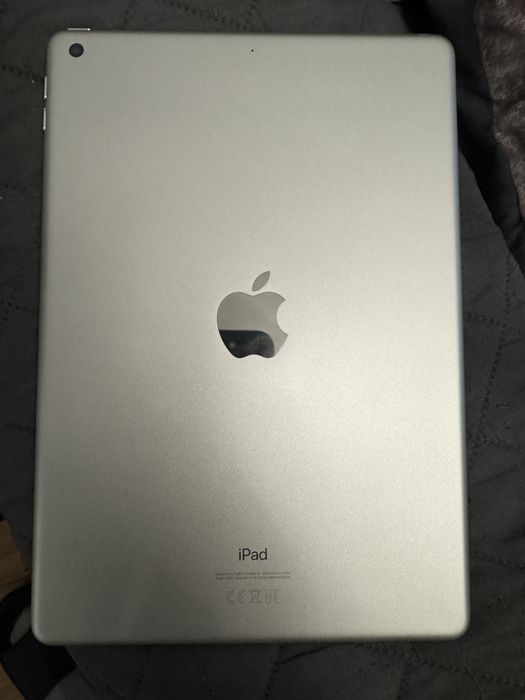Vind ipad generatia 8 impecabila