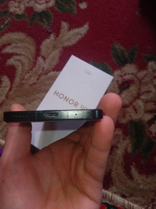 Honor 90  8/256   .