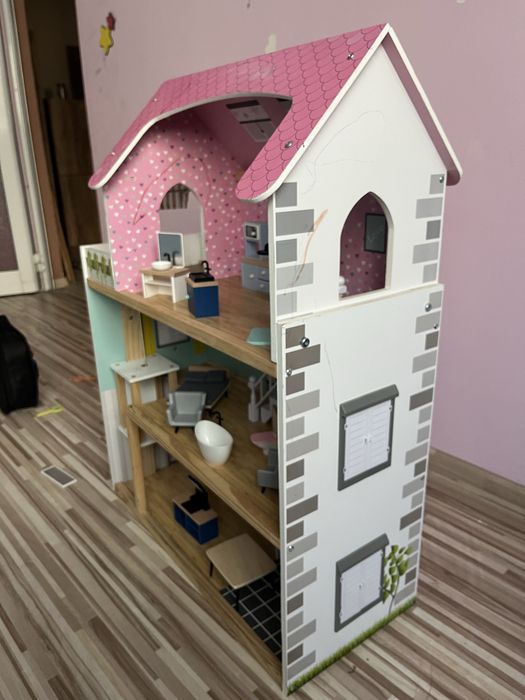 Детска дървена къща за кукли