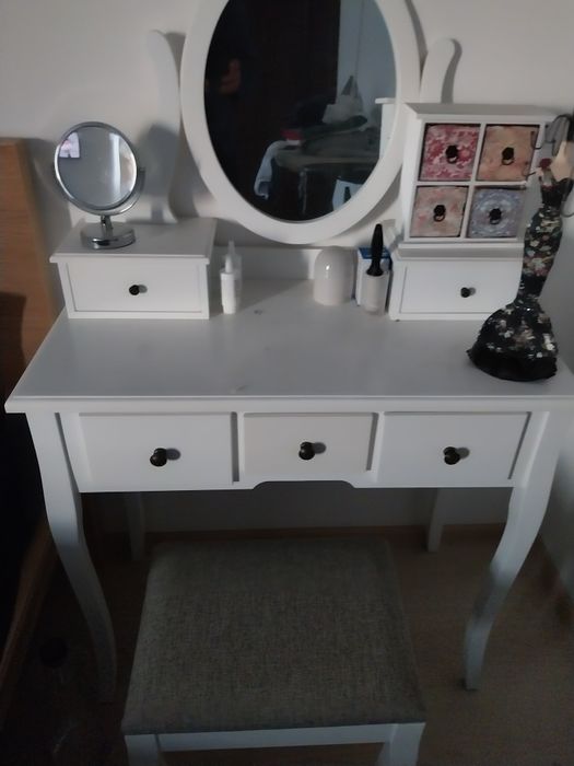 Masa de toaletă cu oglindă și scaun