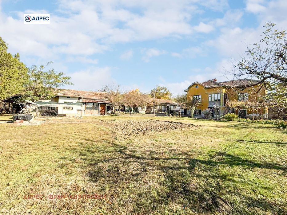 Къща в Плевен, област-с.Бръшляница площ 132 цена 38000