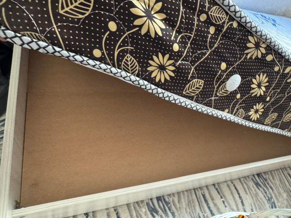 Divan detskiy odnospalni