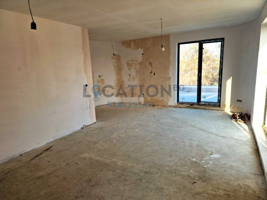 Продава се Тристаен апартамент в Варна, Център - 126 кв.м за 1548 €/кв.м - Снимка #2