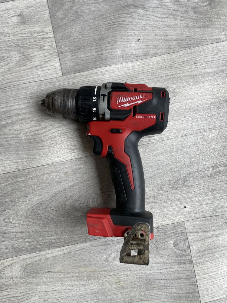 Безчетков винтоверт Milwaukee M18 CBLPD